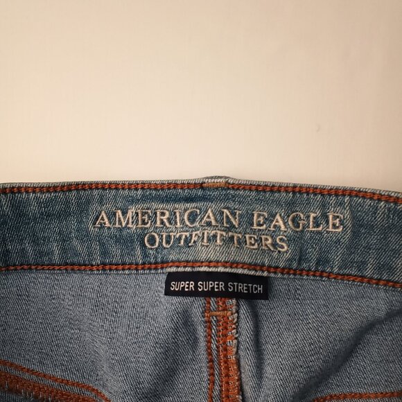 American Eagle Denim Jean Shorts Size 6 Mid Rise 4" Inseam Medium Wash - Picture 3 of 9